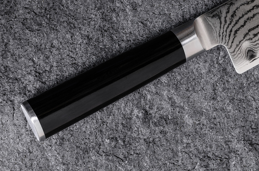 Griff eines Messers der Marke Kai aus schwarzem Pakkaholz